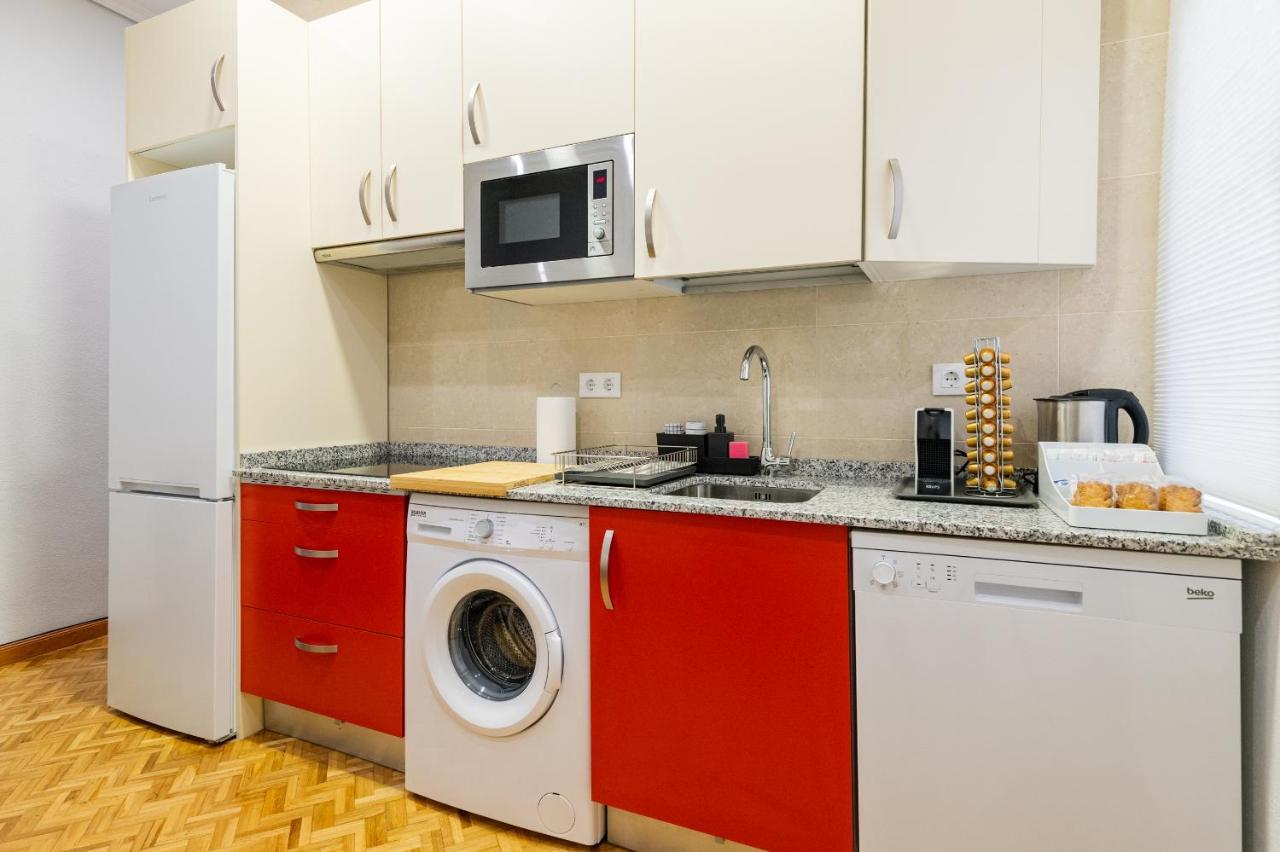 Centrico Apartamento Con 3 Banos En Puerta Del Sol Y Atocha Madrid Exterior photo