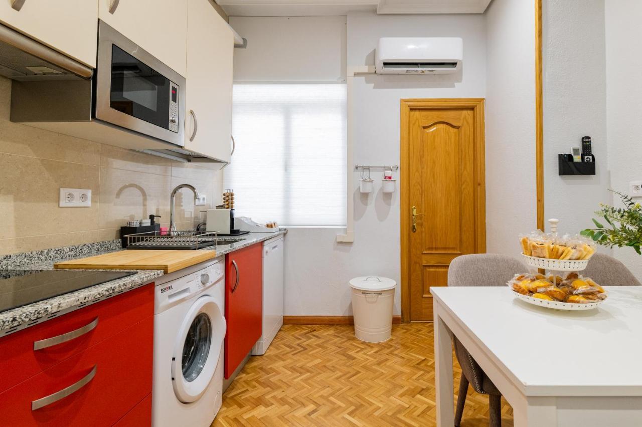 Centrico Apartamento Con 3 Banos En Puerta Del Sol Y Atocha Madrid Exterior photo